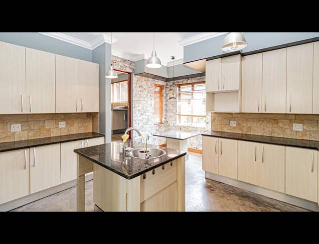 5 BEDROOM PROPERTY TO RENT IN IRENE GLEN